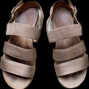 UGG Braelynn Cushion Platform Sandal Size 7